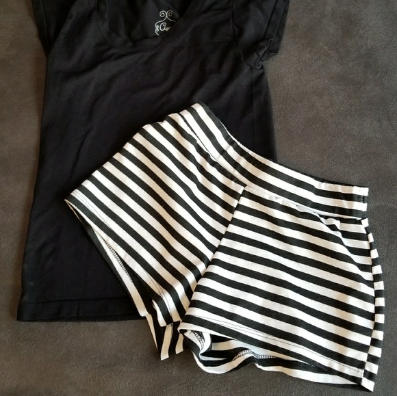 Charlotte Russe Pants - ⬇️⬇ Charlotte Russe Black Whit Stripe Shorts XS